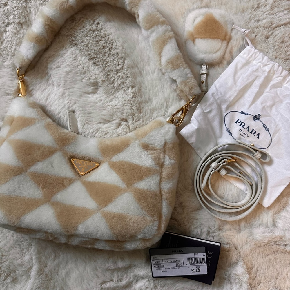 🔥PRADA🔥100%Authentic Prada Re-Edition Shoulder  Shearling Crossbody Bag Rare🔥 - Picture 3 of 15